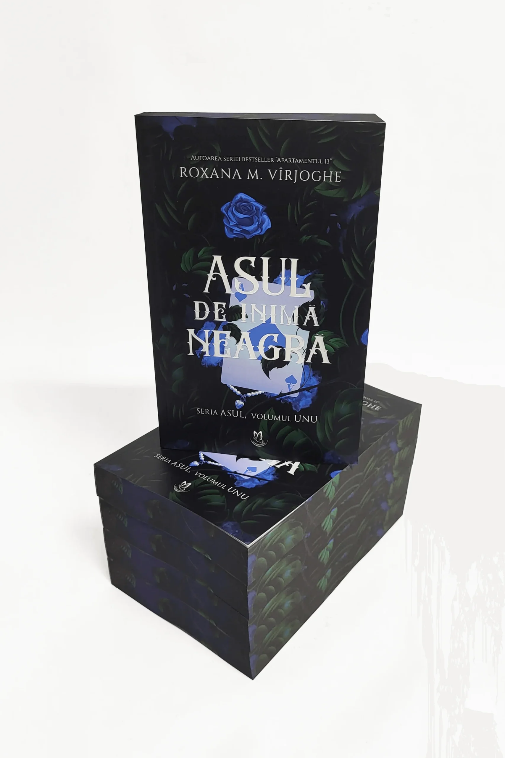 Asul_de_inima_neagra1_d978a8a6-abe1-4e26-9945-15c9bb04b61d